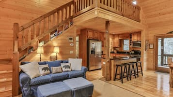 Apartment | Living area | Fireplace