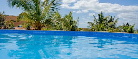 2 piscines extérieures