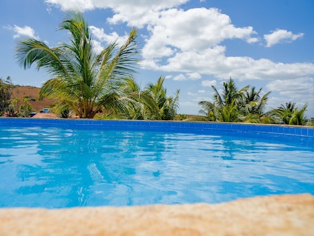 2 outdoor pools