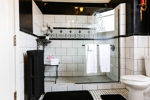 Bathroom - 300 Clifton (Minneapolis)