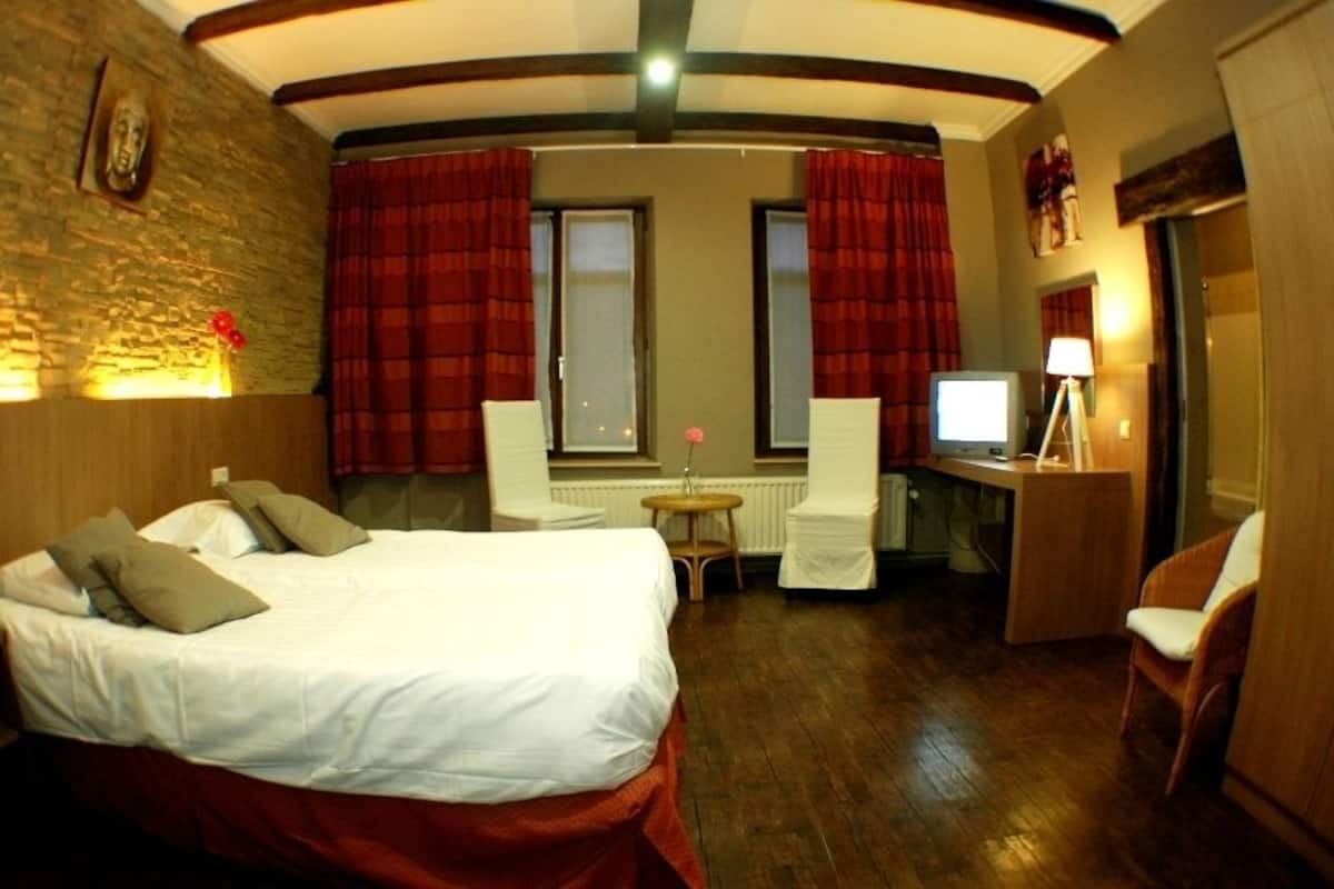 Biancheria da letto di alta qualità, una cassaforte in camera