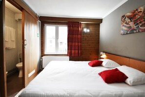 Premium bedding, in-room safe, blackout drapes, free cribs/infant beds - Hôtel Le Relais (Spa)