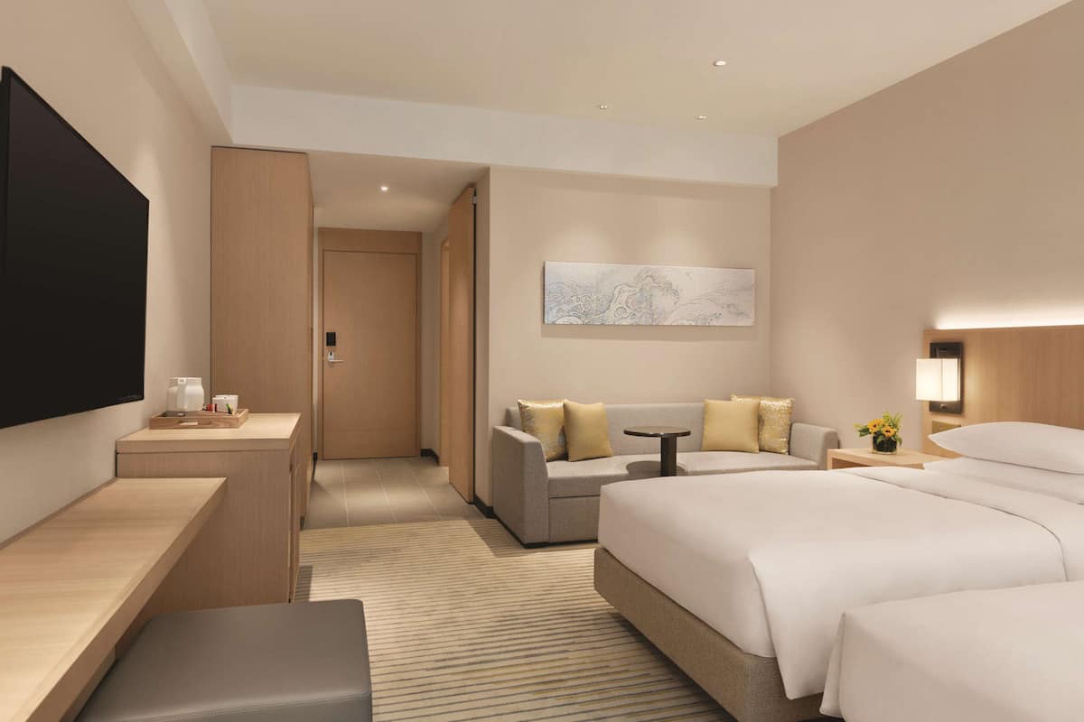 Two Twin Beds-with sofa bed | Seprai premium, selimut bulu angsa, minibar, dan brankas