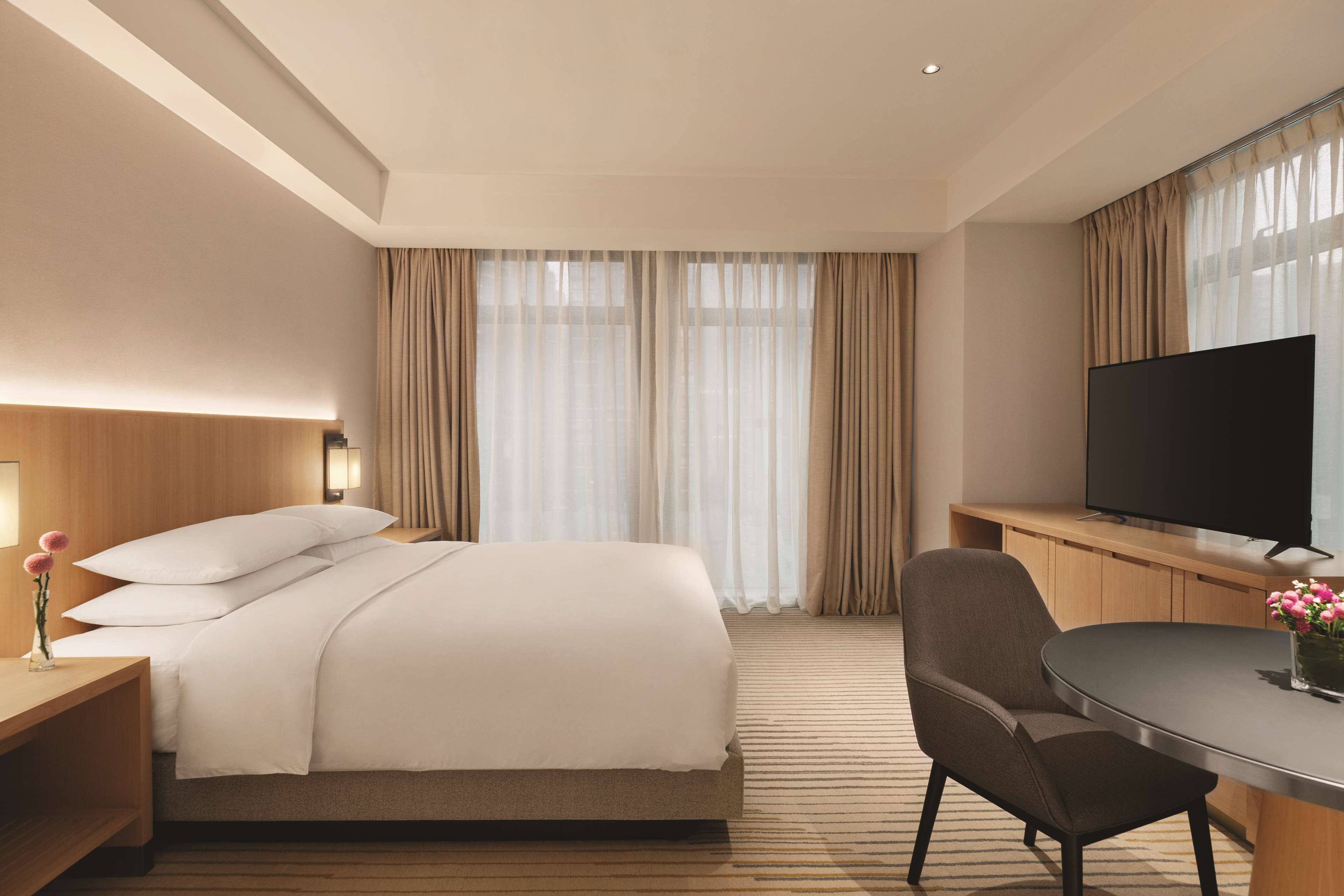 suite king bed-with sofa bed | premium bedding, down duvets, minibar, in-room safe