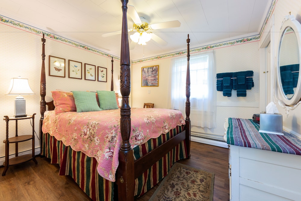 The Elmhurst Inn by null