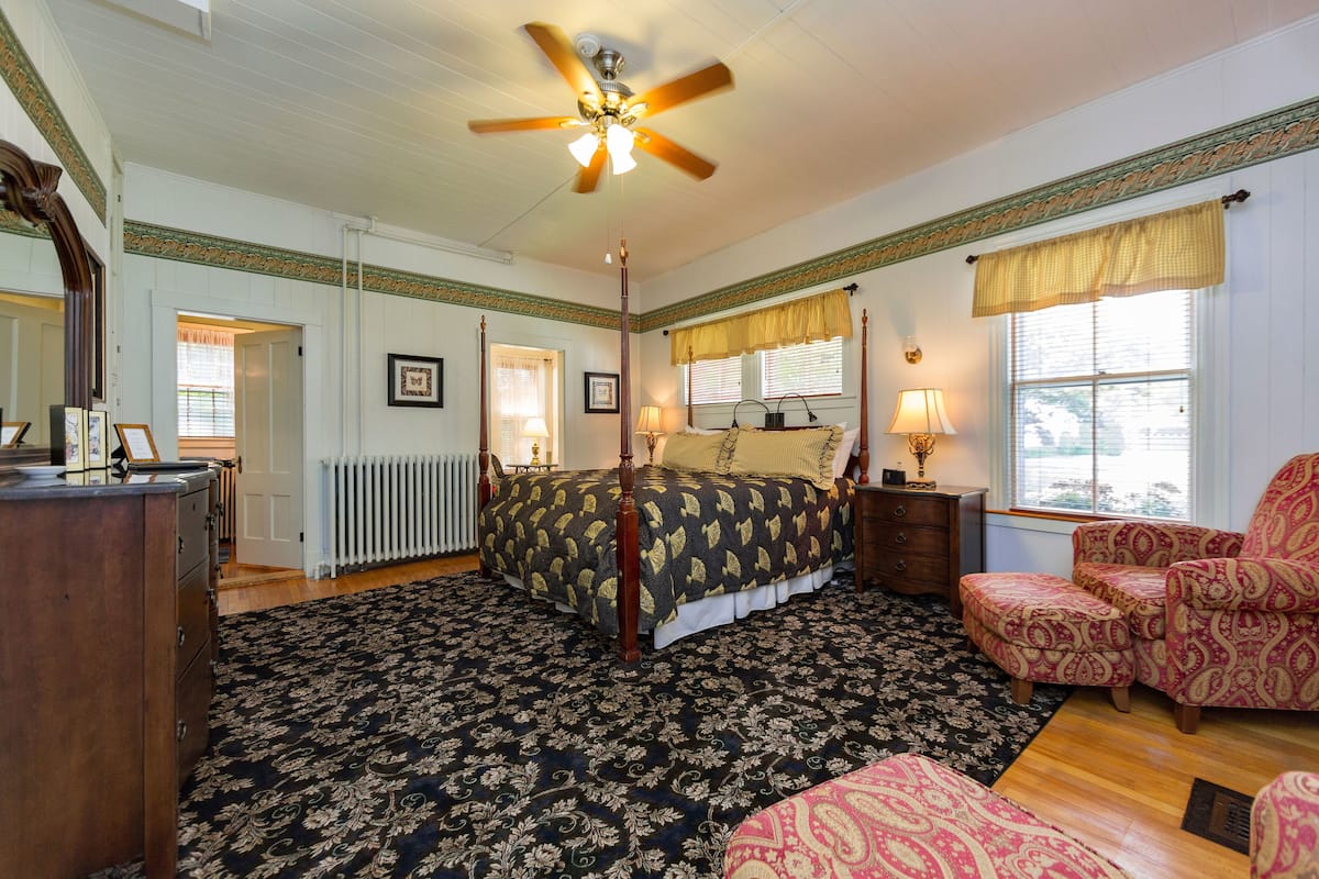 Cadillac Mountain Suite | Iron/ironing board, WiFi (free), individually decorated