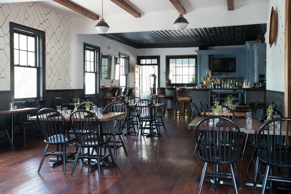 Restaurant - Vanderbilt Lakeside (Philmont)