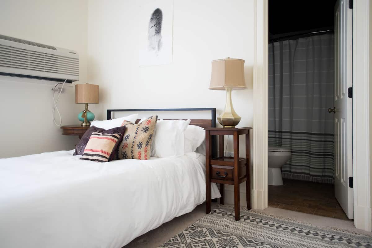 Standard Room, 1 Queen Bed, Lake View | Egyptian cotton sheets, premium bedding, individually decorated