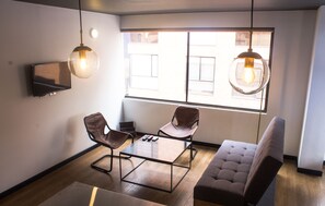 Loft | Living area | Flat-screen TV - Soy Local Parque La 93 (Bogotá)