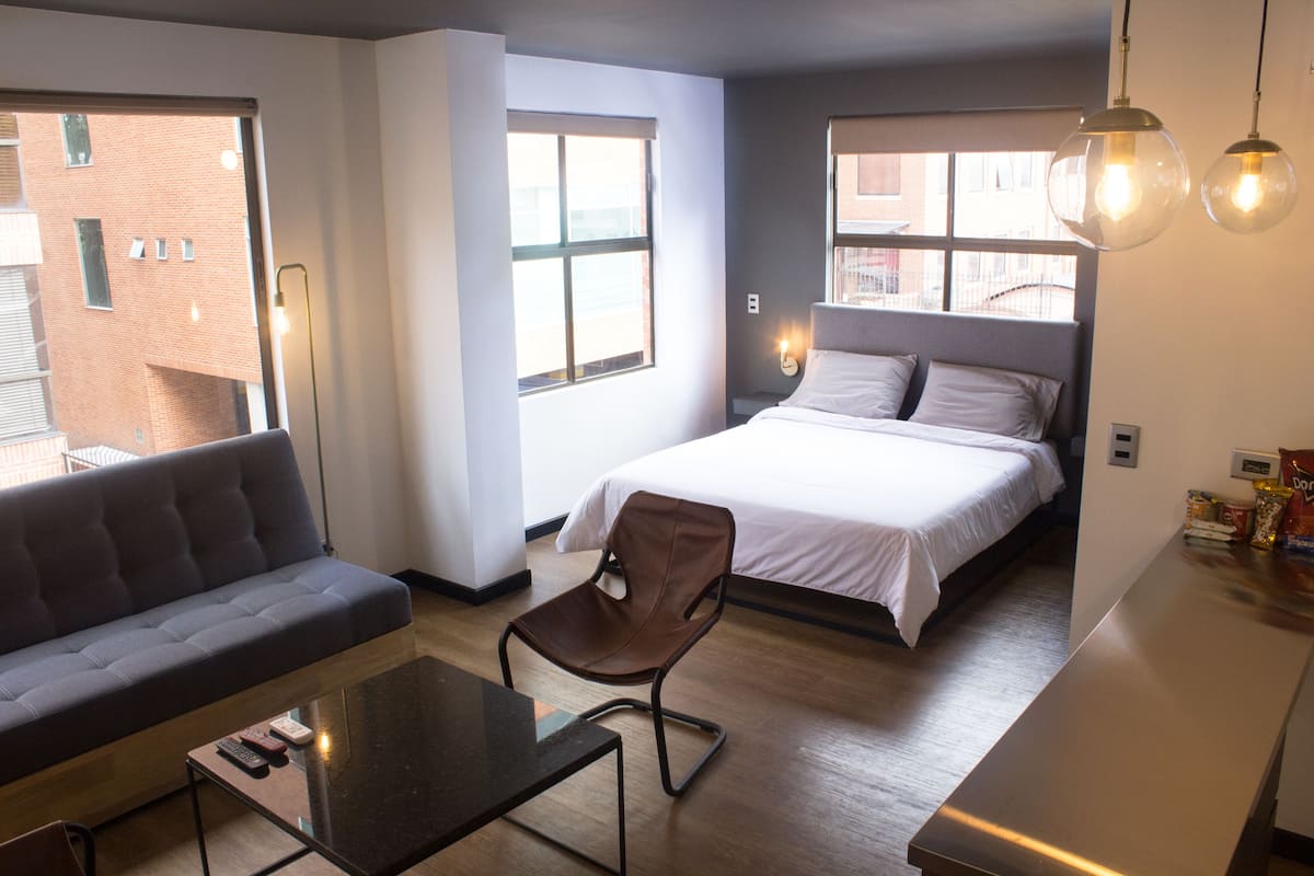 Loft | Escritorio y espacio para trabajar con un portátil