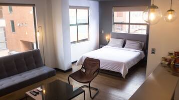 Loft | Desk, laptop workspace, iron/ironing board, free WiFi