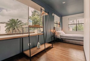 Doppelzimmer | Schreibtisch, laptopgeeigneter Arbeitsplatz, Bügeleisen/Bügelbrett