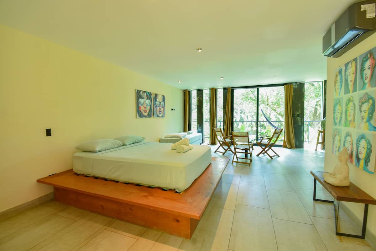 Triple Room overlooking the pool | Free WiFi, bed sheets, wheelchair access