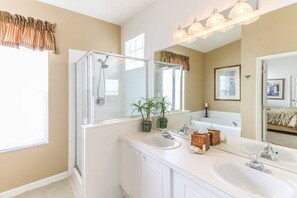Condo clásico, 4 habitaciones (2253) | Baño | Toallas 