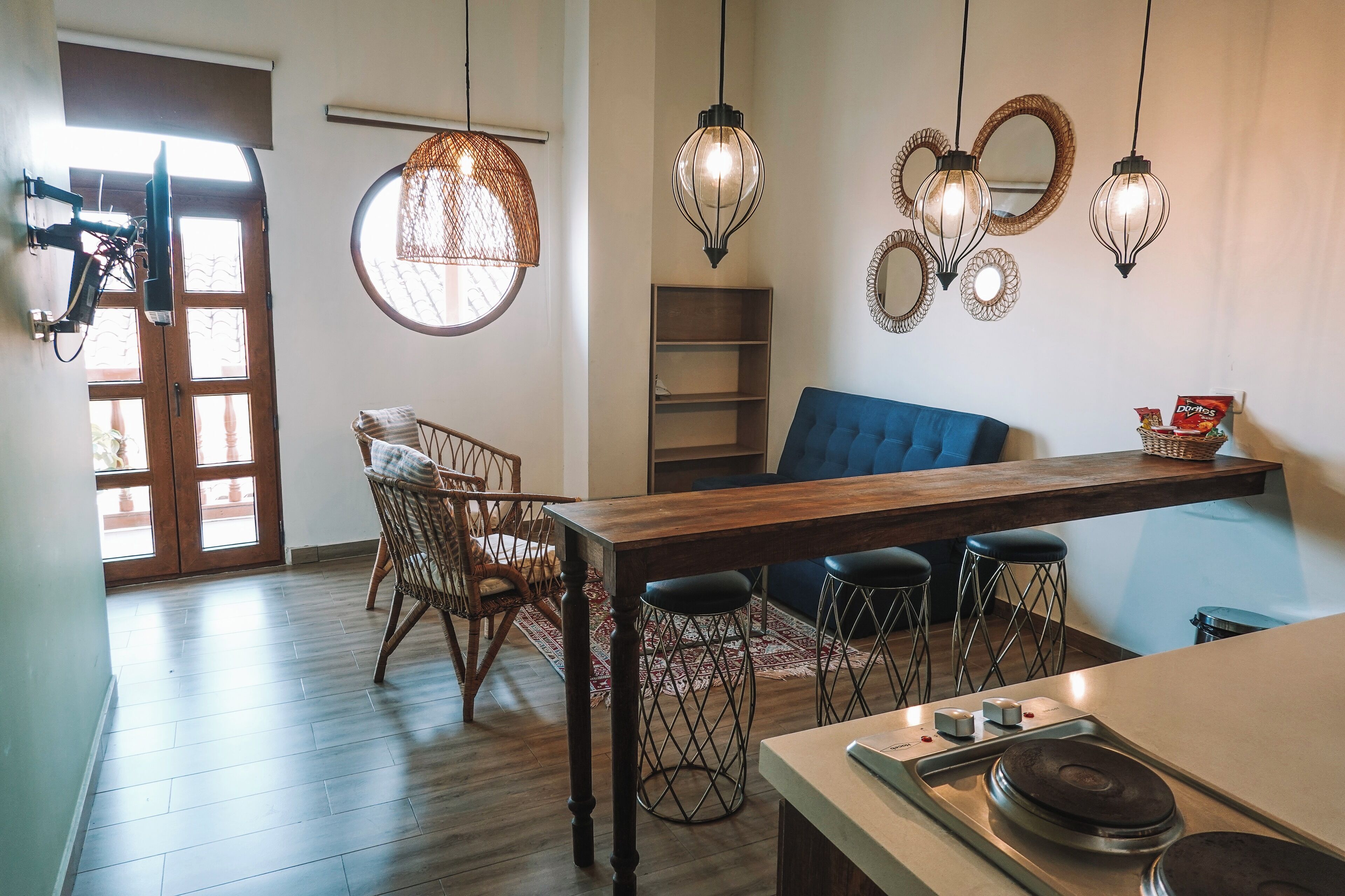 デュープレックス ベッド (複数台) バルコニー | リビング エリア | 32 インチの薄型テレビ (ケーブル放送視聴可)、テレビ