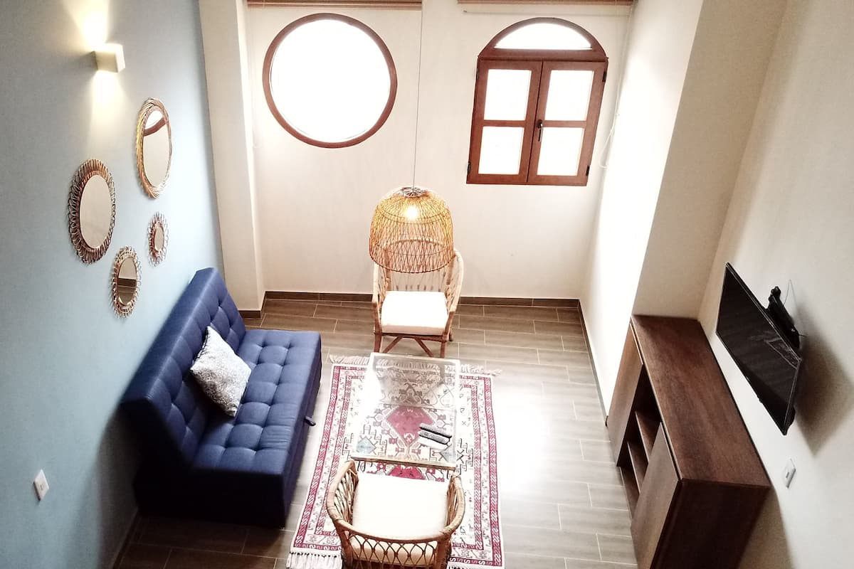 Duplex, Multiple Beds | Living area | 32-inch flat-screen TV with cable channels, TV