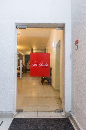 Property entrance - Casa Bruselas Clasica (Guadalajara)