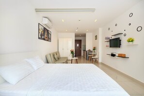 Studio | Living area | Flat-screen TV - Le Hieu Apartment at Sky Center (Ho Chi Minh City)