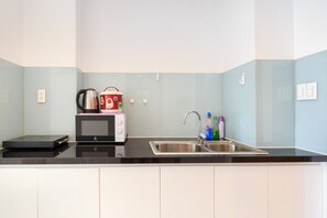 Desk, blackout curtains, iron/ironing board, free WiFi - Le Hieu Apartment at Sky Center (Ho Chi Minh City)
