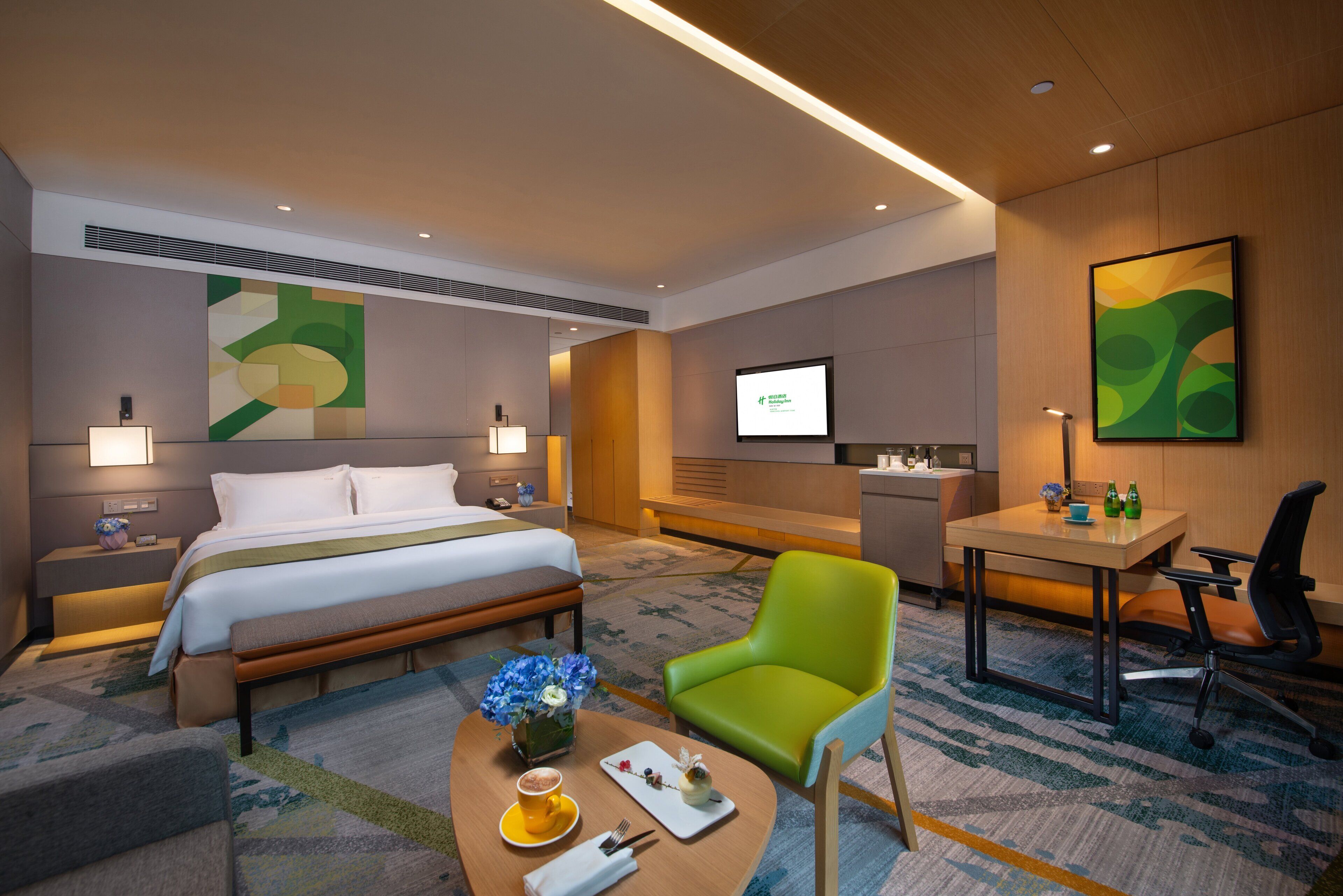 premium room, 1 king bed | 1 bedroom, premium bedding, minibar, in-room safe