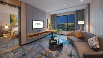 1 bedroom, premium bedding, minibar, in-room safe