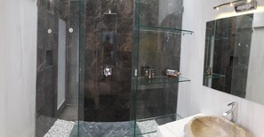 Design Villa, 3 Bedrooms, Smoking | Bathroom shower