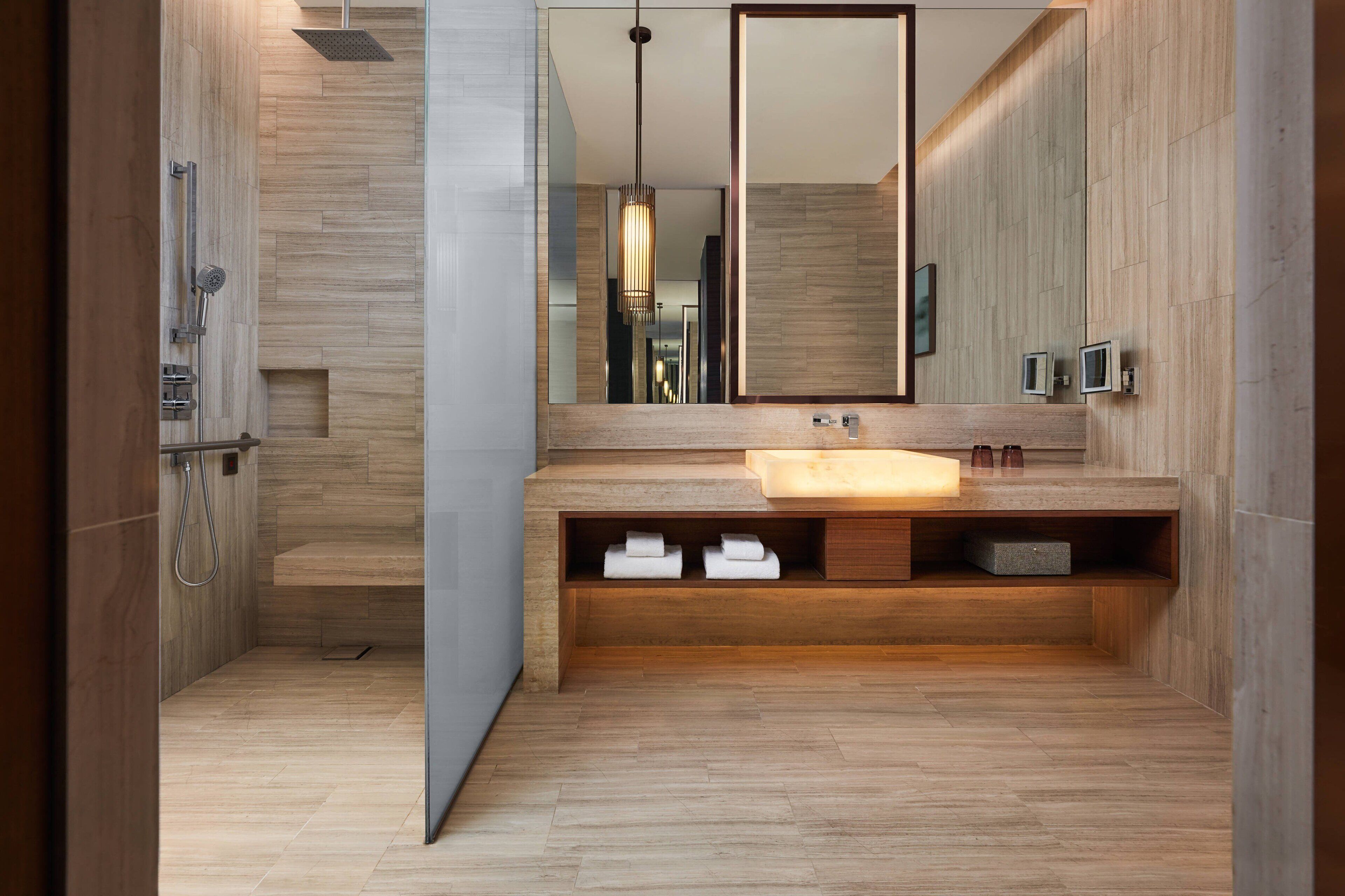 Deluxe Room, 1 King Bed | Bathroom | Separate tub and shower, free toiletries, hair dryer, bathrobes