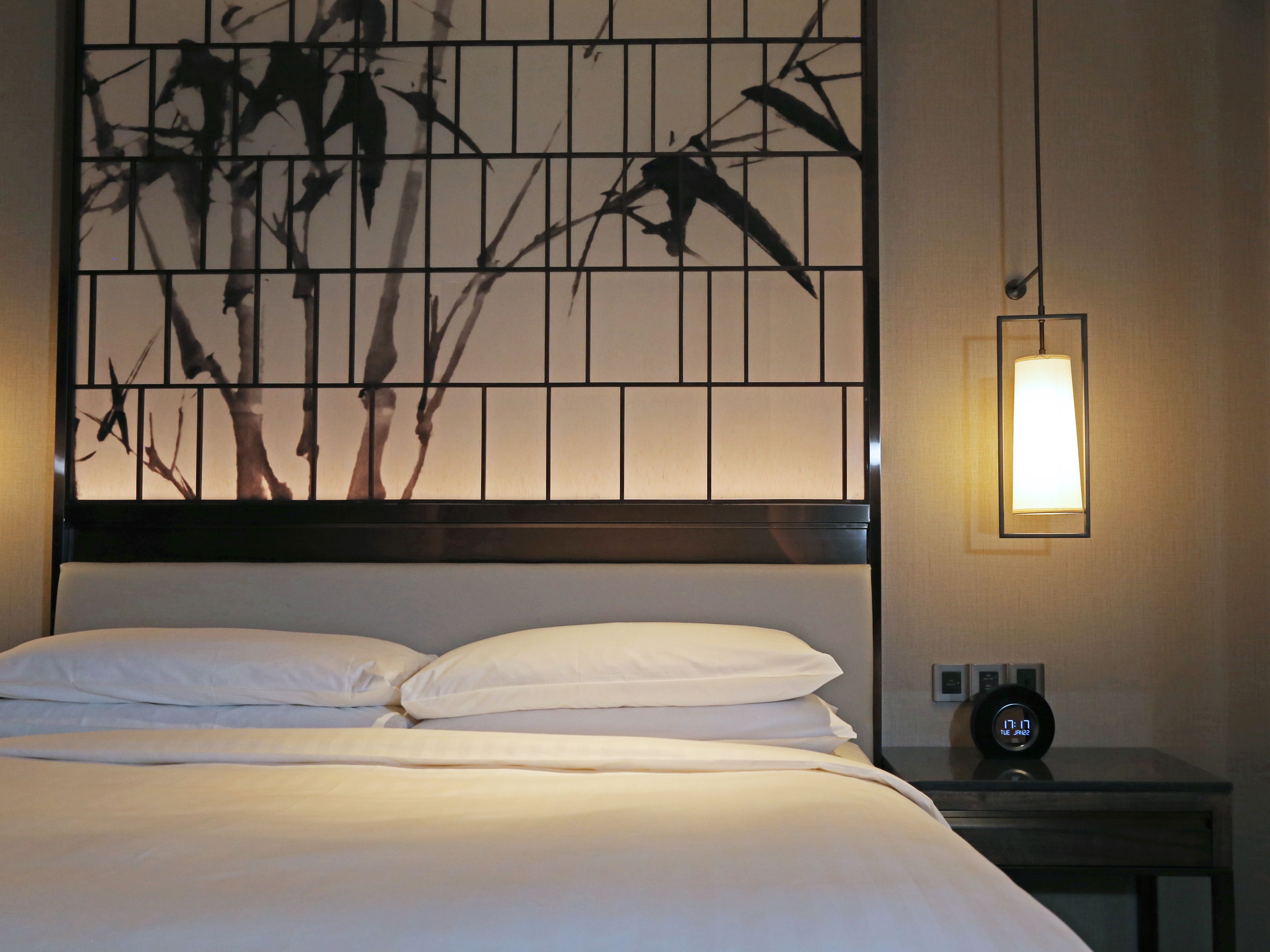 Ropa de cama de alta calidad, caja fuerte, escritorio