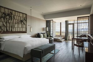 Premium bedding, in-room safe, desk, iron/ironing board - Beijing Marriott Hotel Changping (Changping)