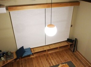 京町家一棟貸し | リビングルーム | 薄型テレビ、iPod ドック