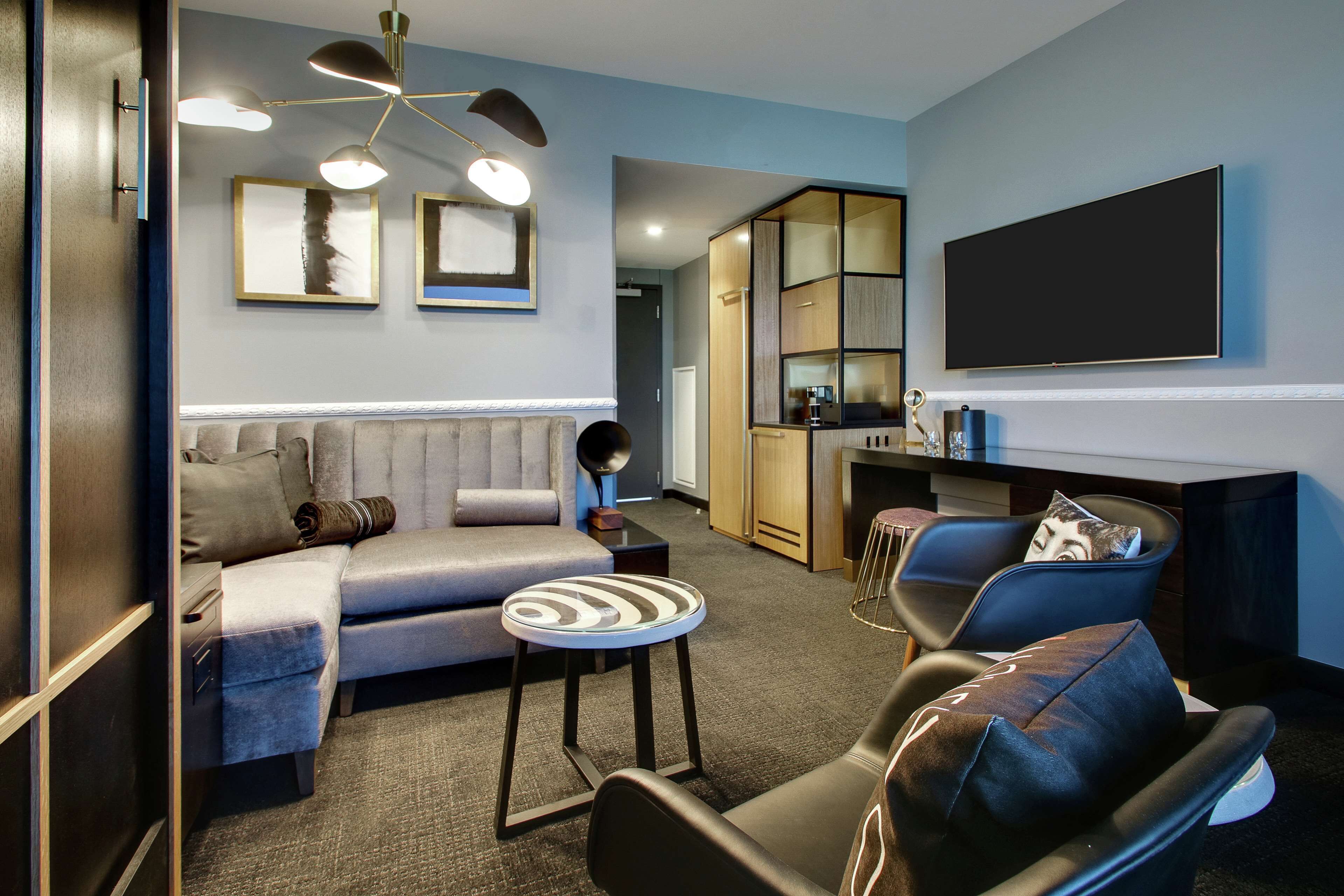 55-吋平面電視、有線頻道、電視