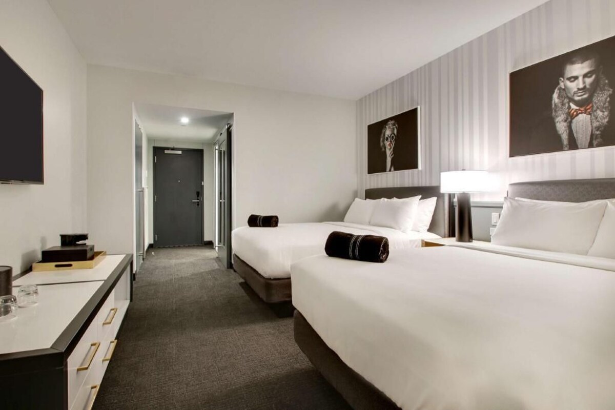Premium bedding, in-room safe, desk, laptop workspace