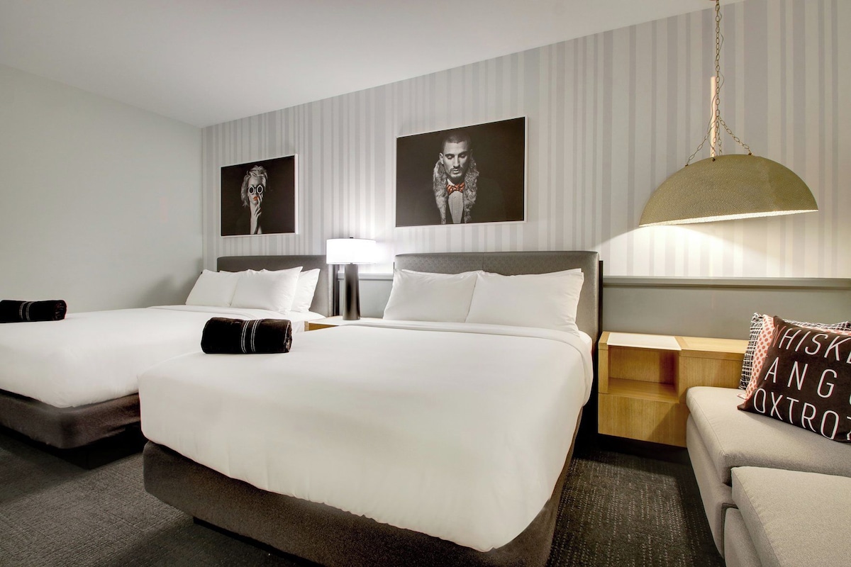 Premium bedding, in-room safe, desk, laptop workspace
