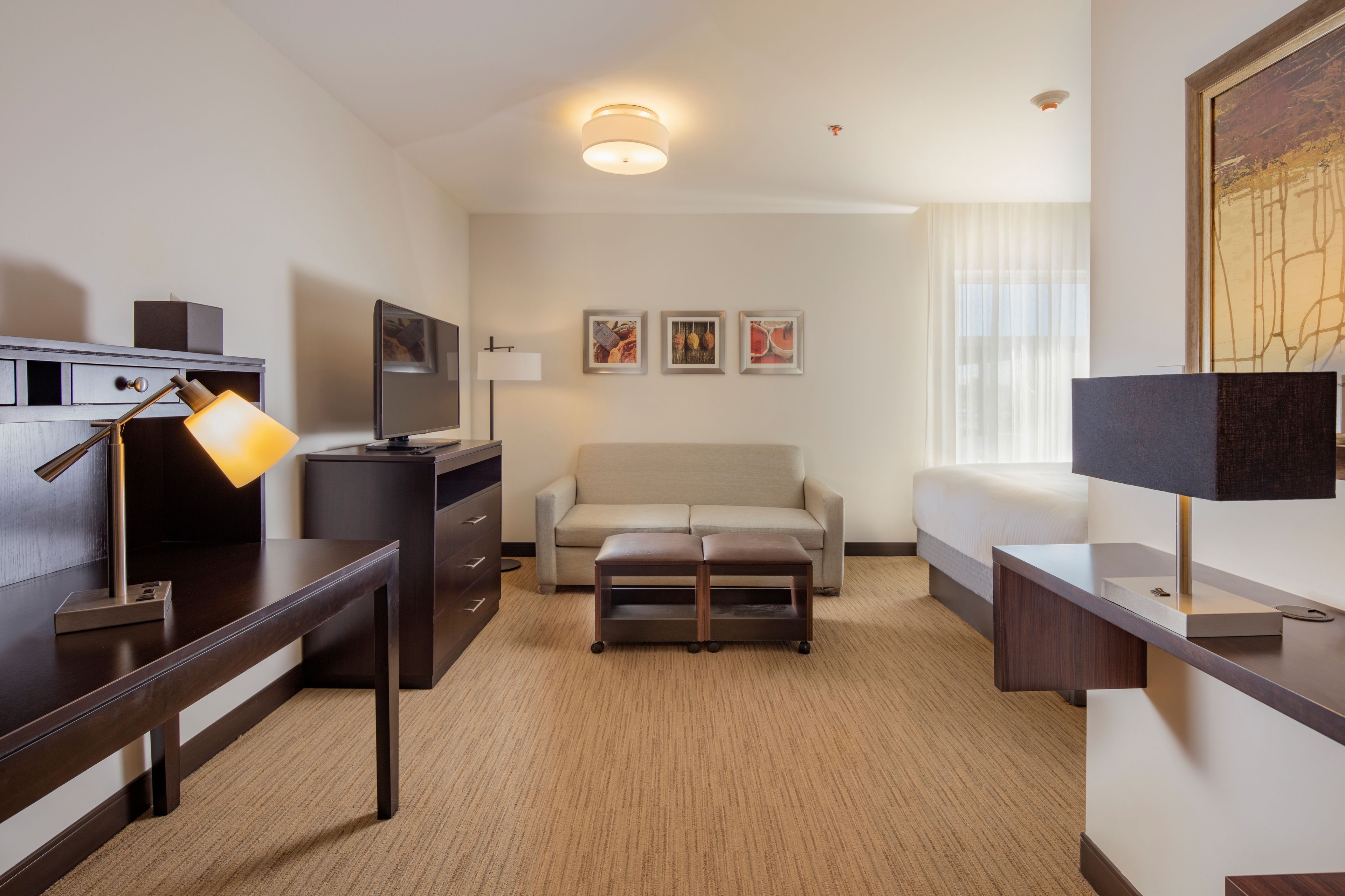 2 bedrooms, in-room safe, desk, iron/ironing board