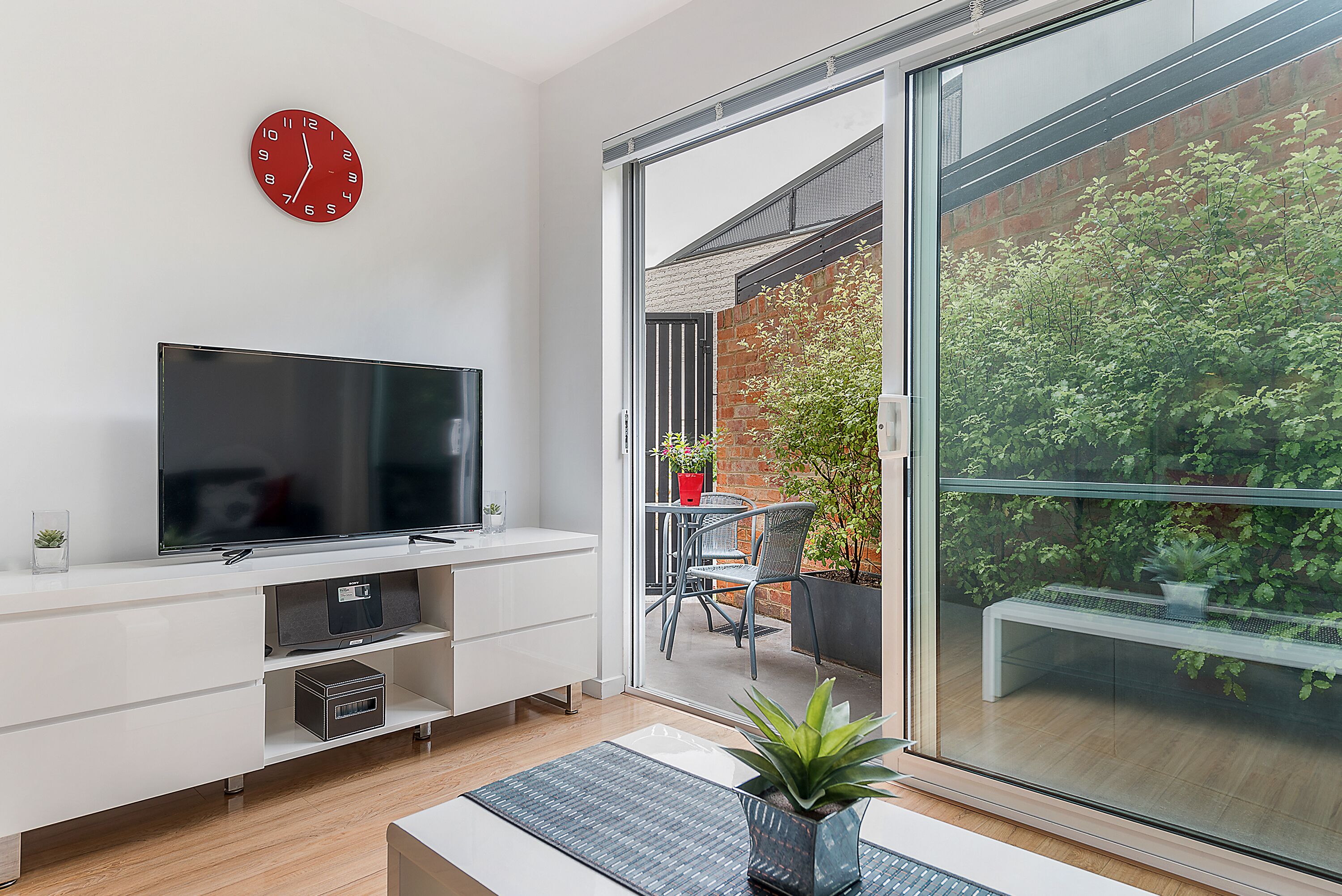 Hobart Cityscape Apartment 2 Pascoe | Living area | Smart TV, toys