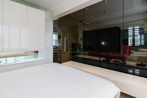 Executive Single Room, 1 Queen Bed with Sofa bed