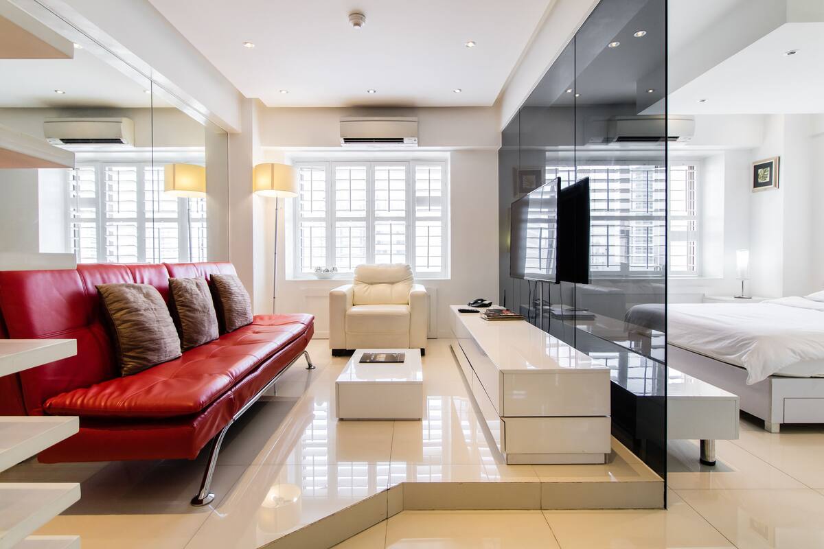 Kamar Single Eksekutif, 1 Tempat Tidur Queen dengan tempat tidur Sofa | Setrika/meja setrika, Wi-Fi gratis, dan didekorasi berbeda-beda