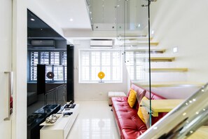 Condo, 3 chambres (A10) | Aire de séjour | Téléviseur connecté