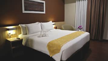 Desk, soundproofing, free WiFi