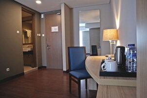 Centro de negocios en la habitación