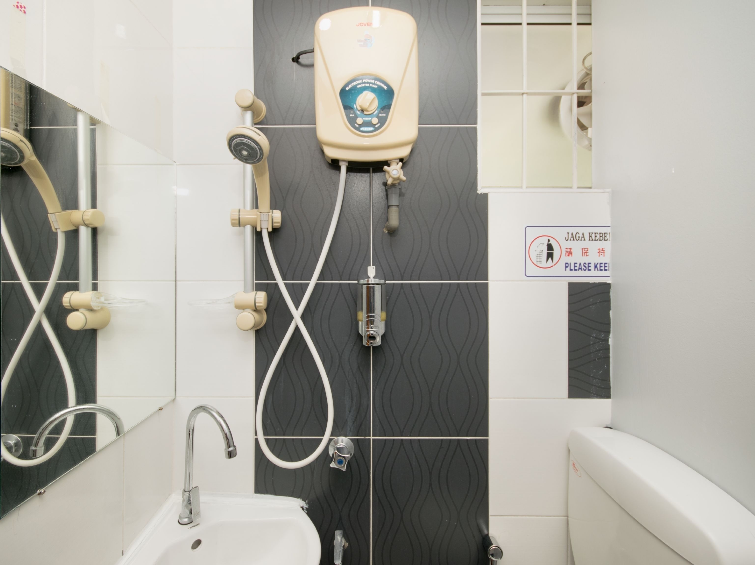 deluxe double room, 1 double bed | bathroom | shower, bidet, towels