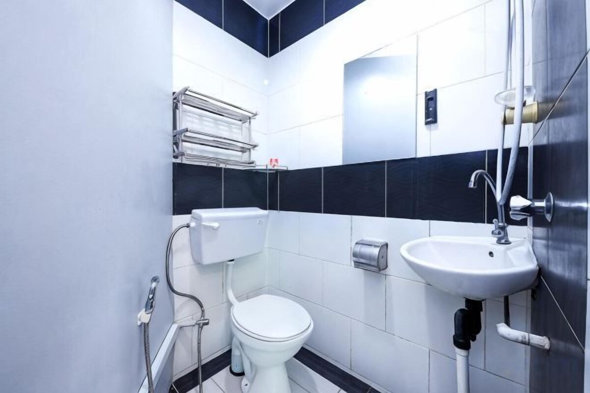 Bathroom | Shower, bidet, towels