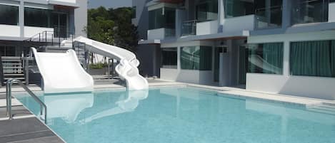 2 piscinas al aire libre, tumbonas