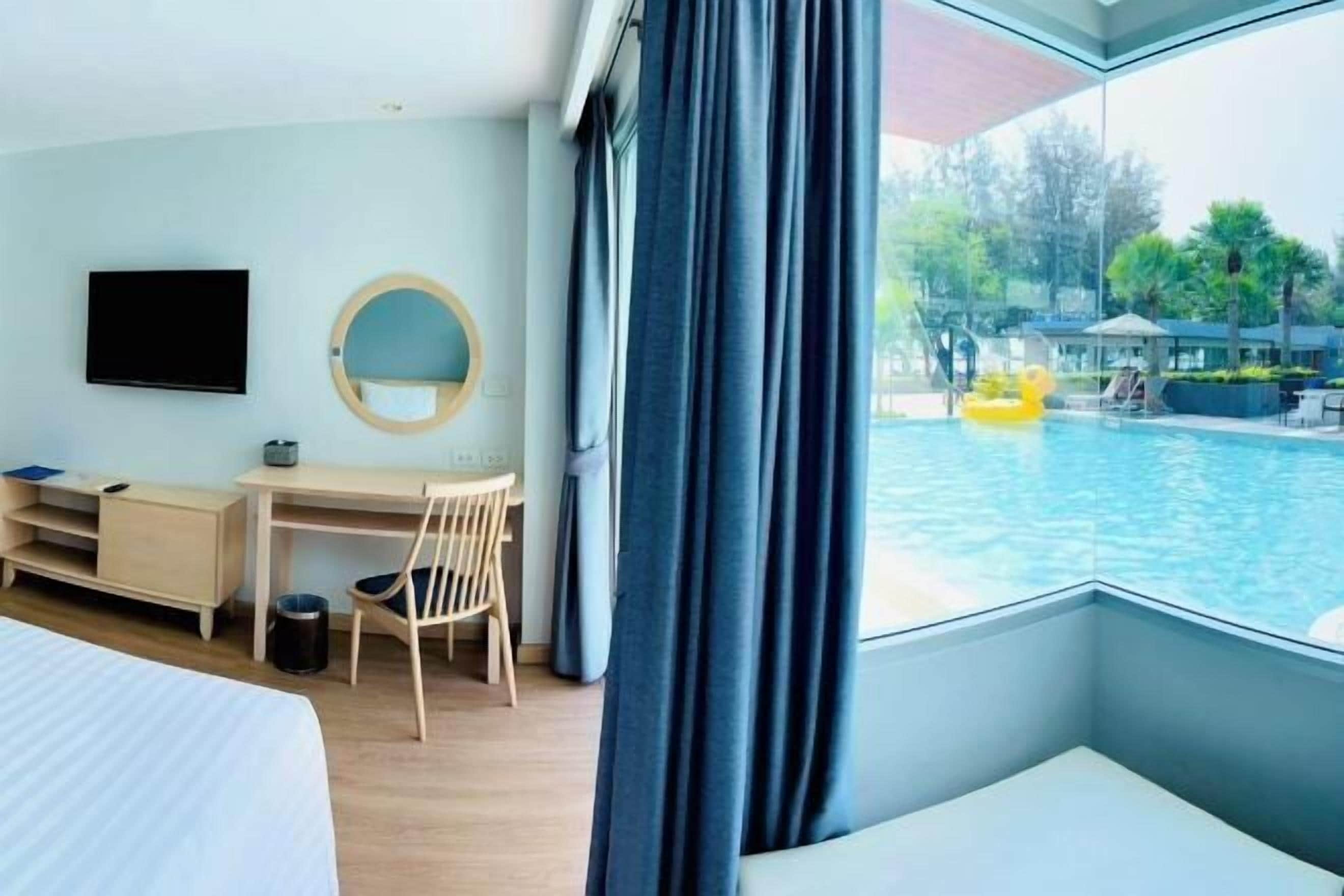 Premium bedding, minibar, in-room safe, desk