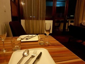 City Apartment, 1 Double Bed with Sofa bed, Smoking | In-room dining