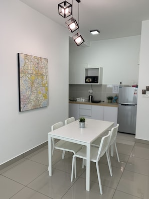 Comfort Condo, Multiple Beds, Non Smoking | Shared kitchen facilities