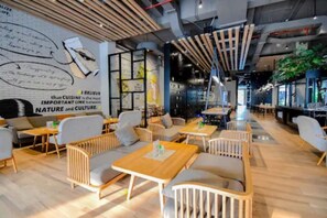 Breakfast, lunch, dinner served; local and international cuisine  - Arosa Hotel Jakarta (Jakarta)