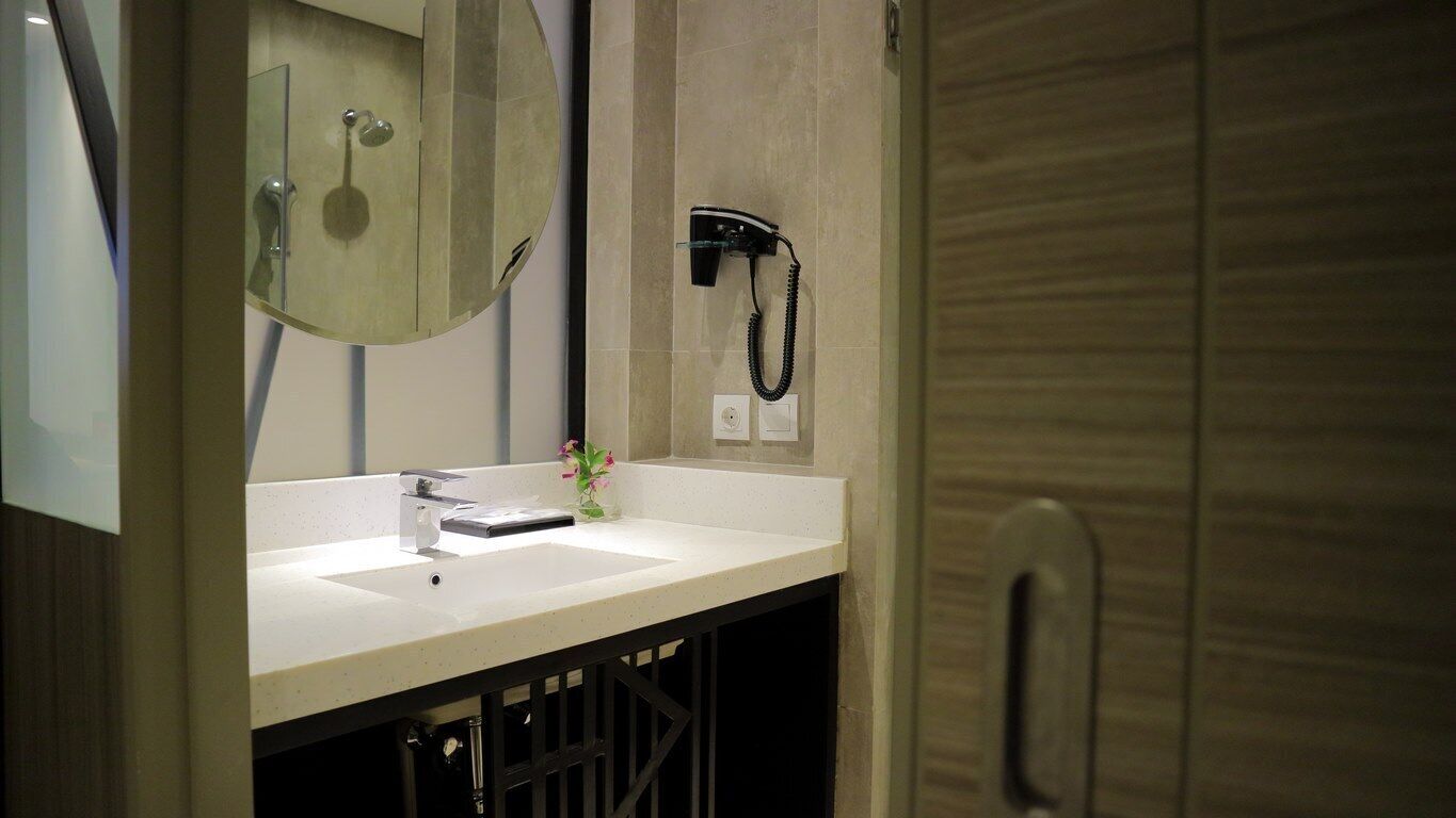 shower, free toiletries, slippers, towels