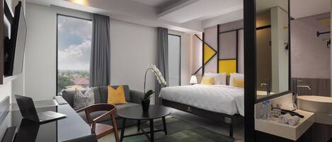 Executive Room | Minibar, in-room safe, desk, iron/ironing board