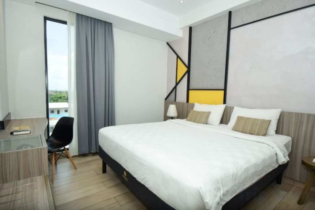Minibar, in-room safe, desk, iron/ironing board (on request)